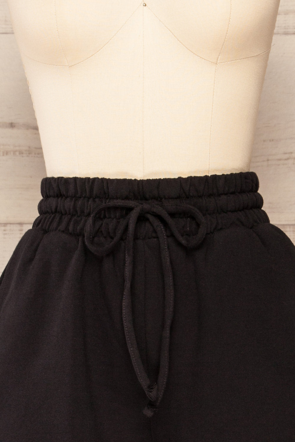 Set Rebec Black Cropped Sweater & Shorts | La petite garçonne front close-up