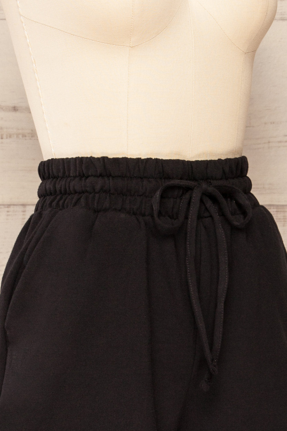 Set Rebec Black Cropped Sweater & Shorts | La petite garçonne side close-up