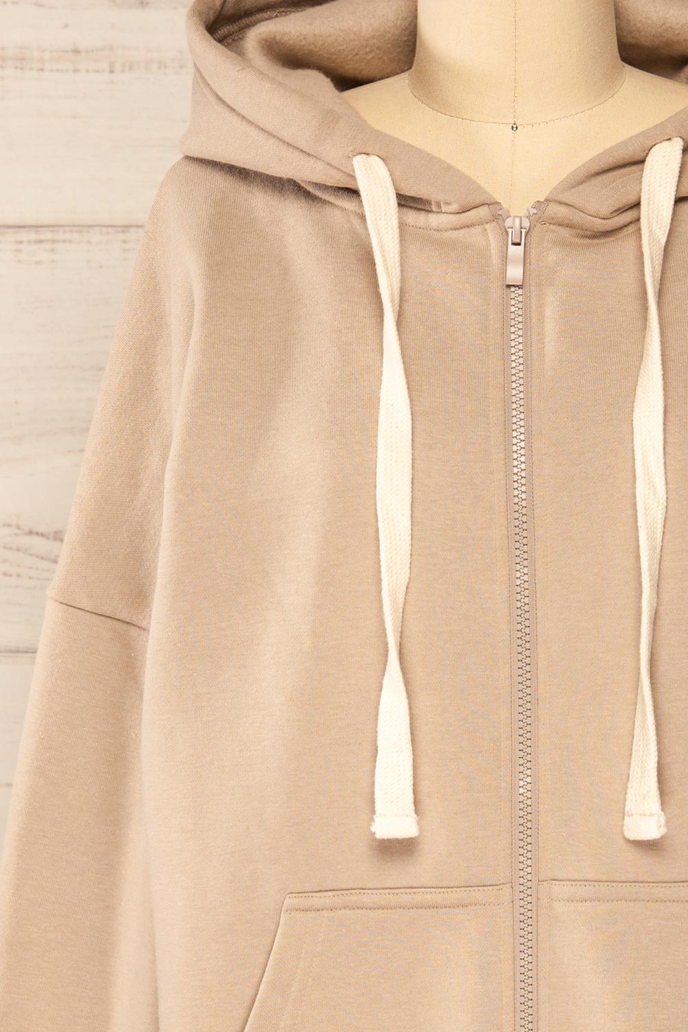 Set Toby Moka Vest and Joggers | La petite garçonne top front close-up