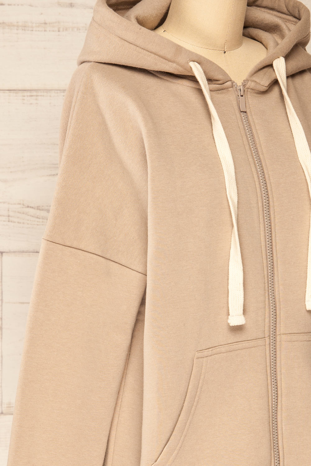 Set Toby Moka Vest and Joggers | La petite garçonne top side close-up