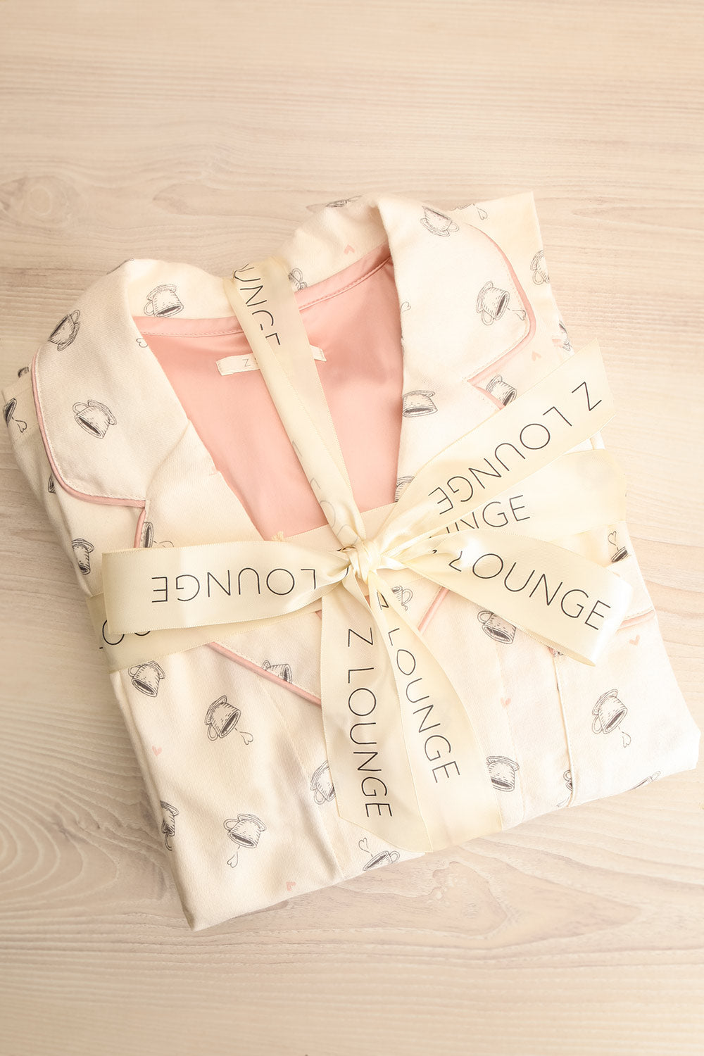 Set Valjevo Pyjama Set w/ Coffee Mug Print | La petite garçonne flat view