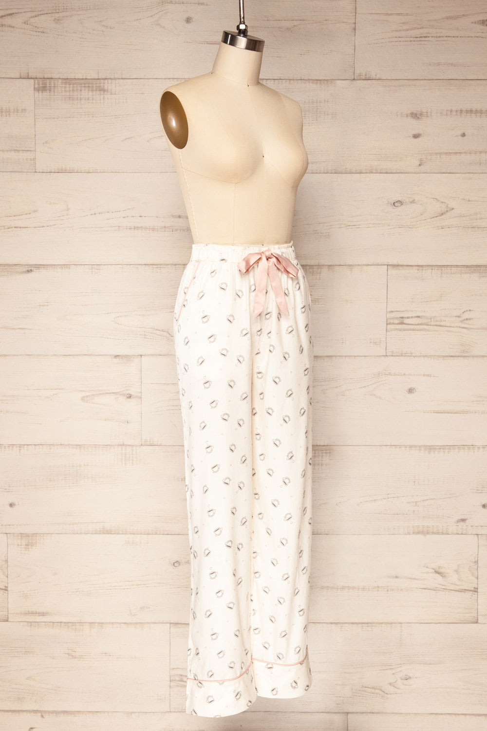 Set Valjevo Pyjama Set w/ Coffee Mug Print | La petite garçonne side view pants