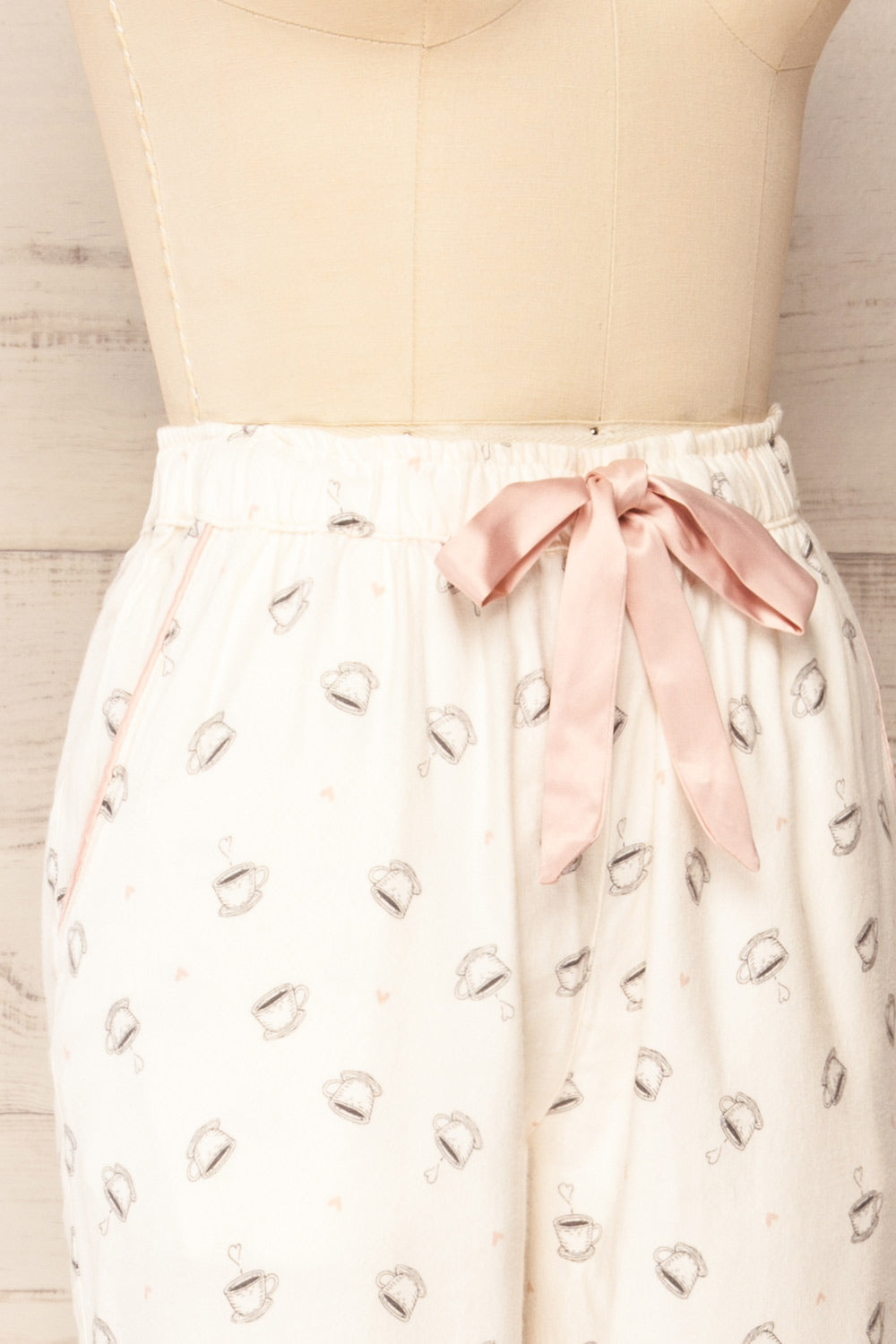 Set Valjevo Pyjama Set w/ Coffee Mug Print | La petite garçonne side close up pants