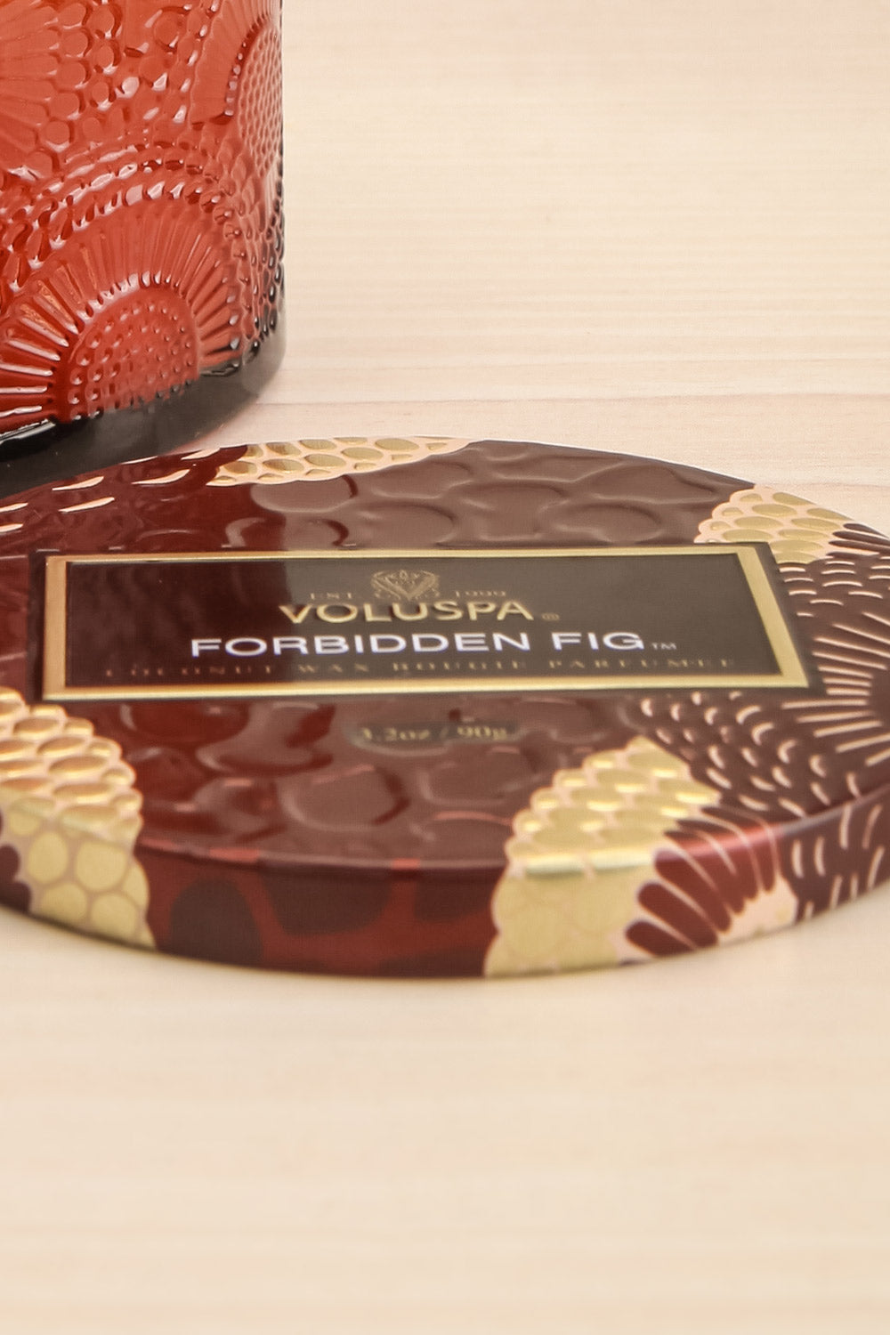 Small Jar Candle Forbidden Fig | La petite garçonne lide close-up