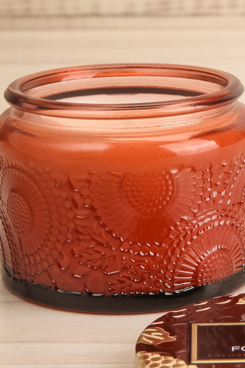 Small Jar Candle Forbidden Fig | La petite garçonne open close-up