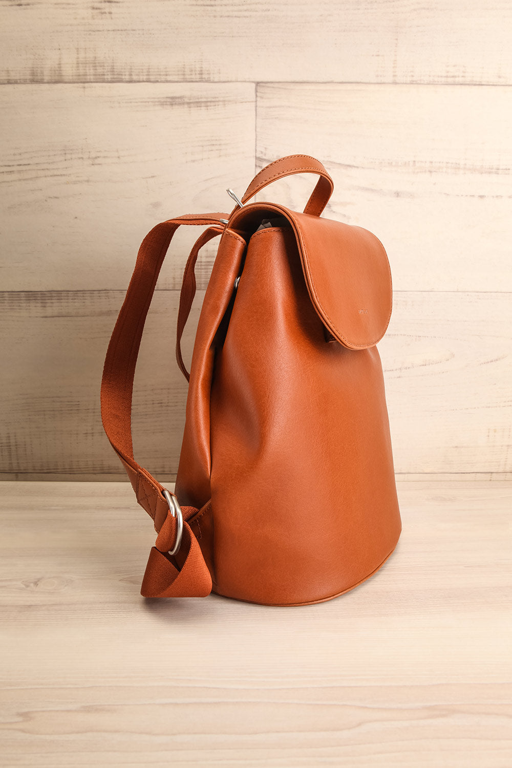 Soho Chili Vegan Matt & Nat Backpack | La petite garçonne side view