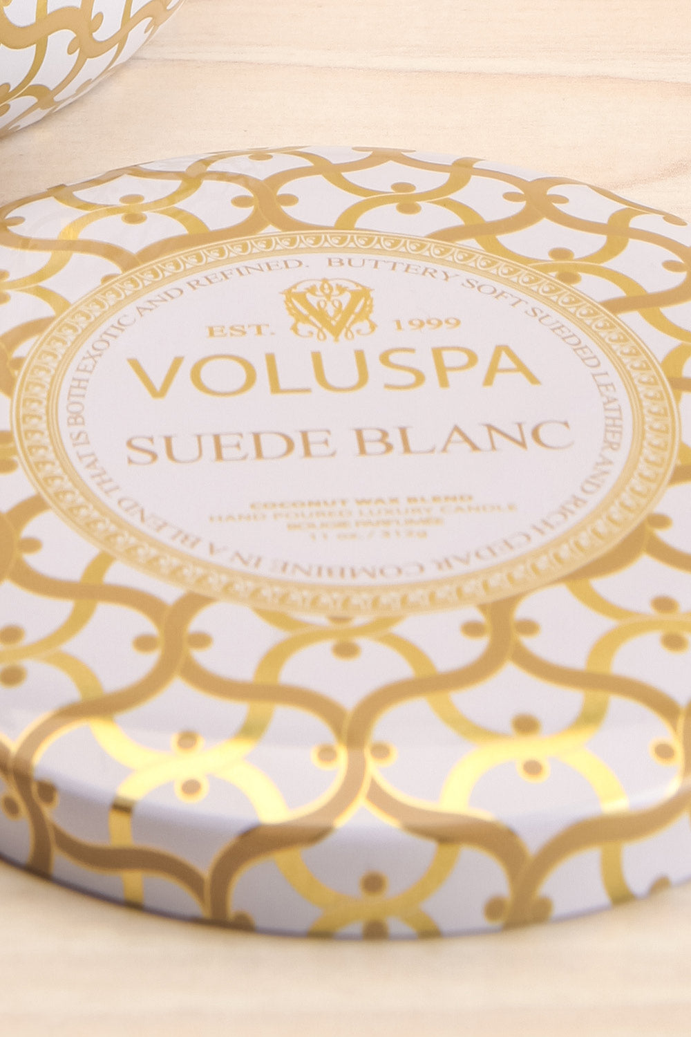 Maison Tin Candle Suede Blanc | La petite garçonne lid close-up