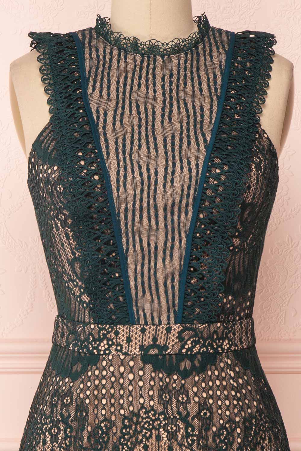 Theadora Green Lace Dress | Robe Cocktail | Boutique 1861 front close-up