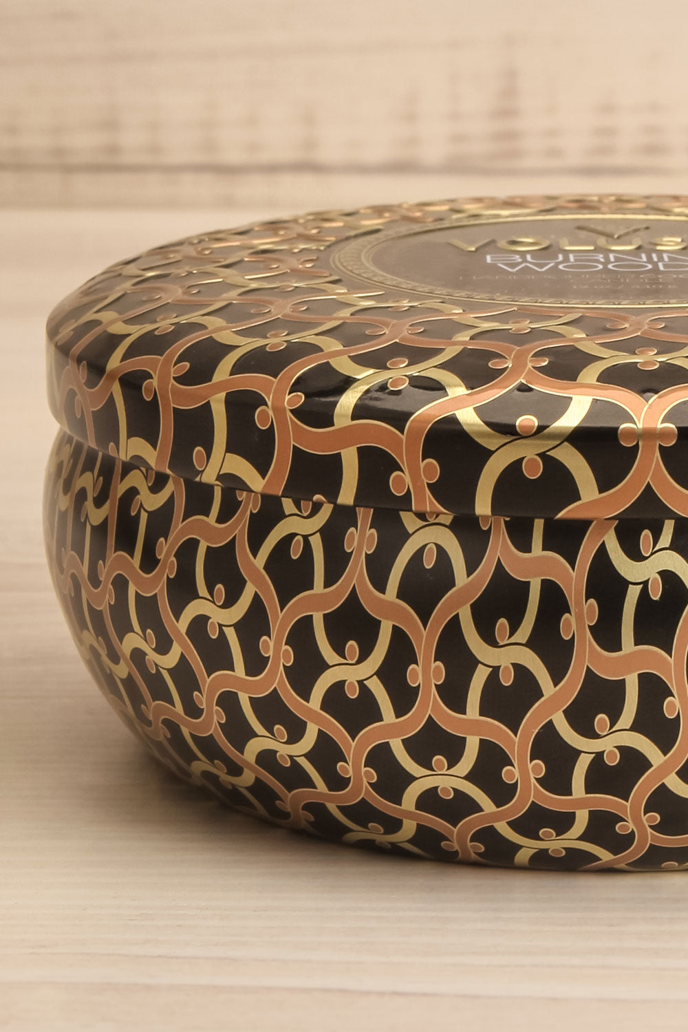 Tin Bowl Candle Burning Woods | Voluspa | La petite garçonne close-up