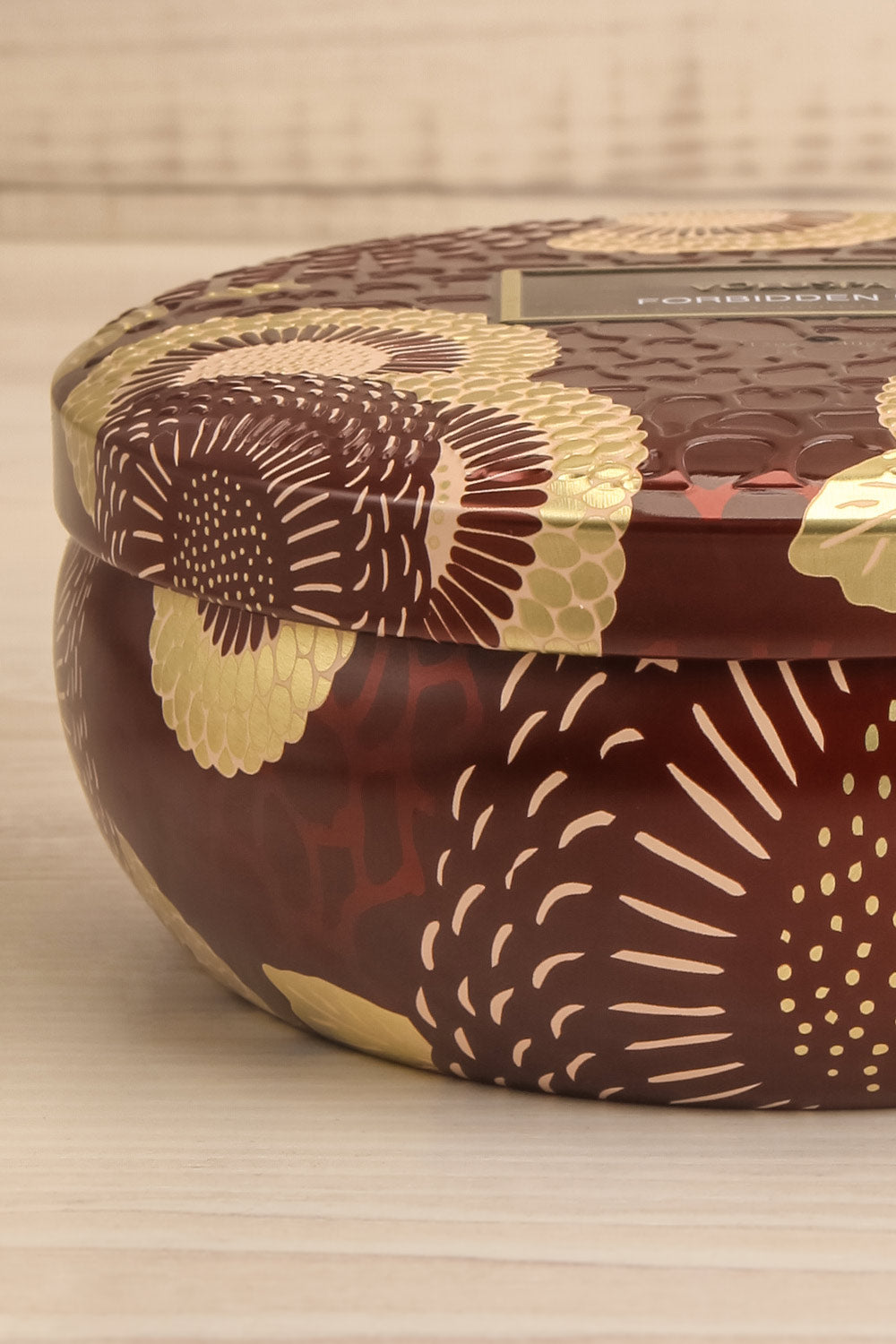 Tin Bowl Candle Forbidden Fig | Voluspa | La petite garçonne close-up