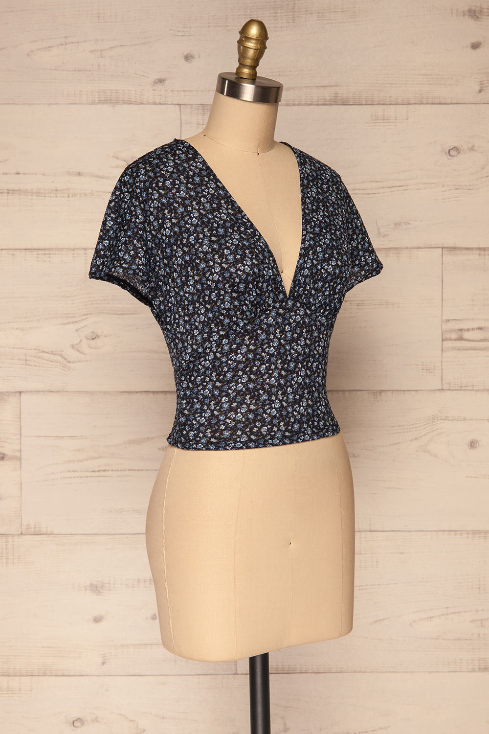 Torva Blue Floral Short Sleeved Crop Top | La petite garçonne side view