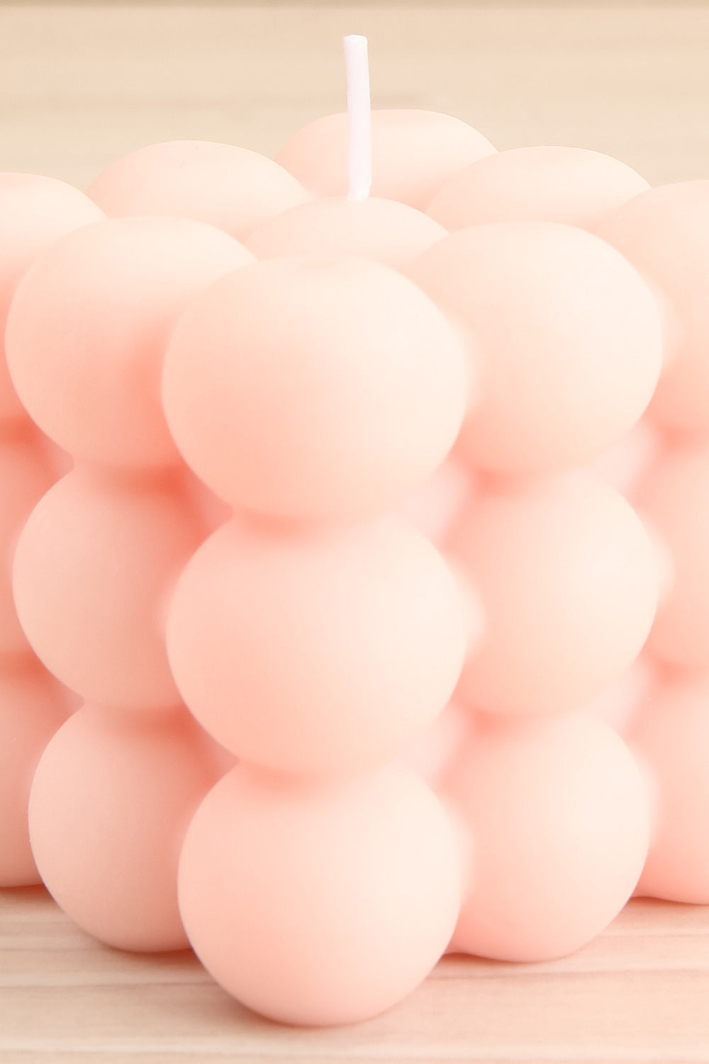 Triplicata Pink Molecule Candle | La petite garçonne close-up