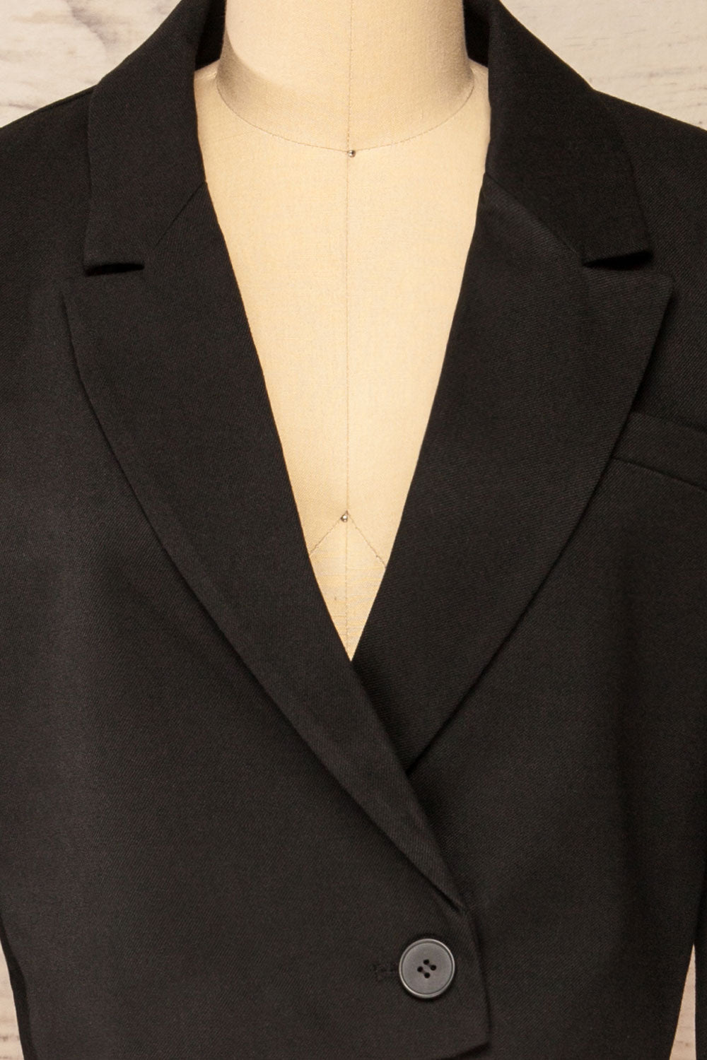 Valdemoro Cropped Blazer | La petite garçonne front close-up