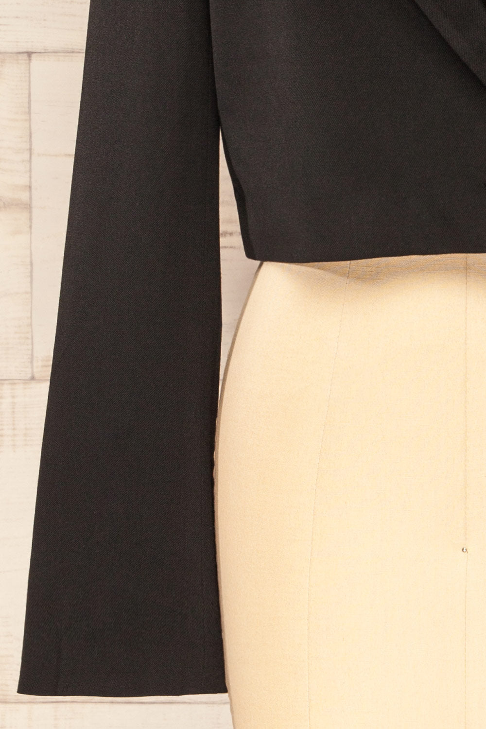 Valdemoro Cropped Blazer | La petite garçonne sleeve