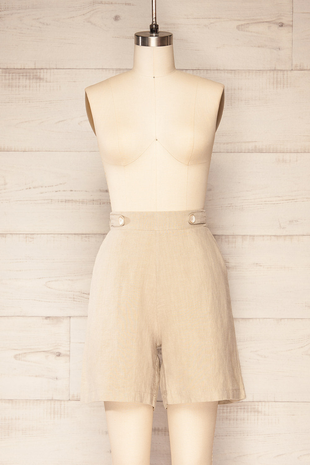 Valderice High-Waisted Shorts w/ Elastic Waist | La petite garçonne front view