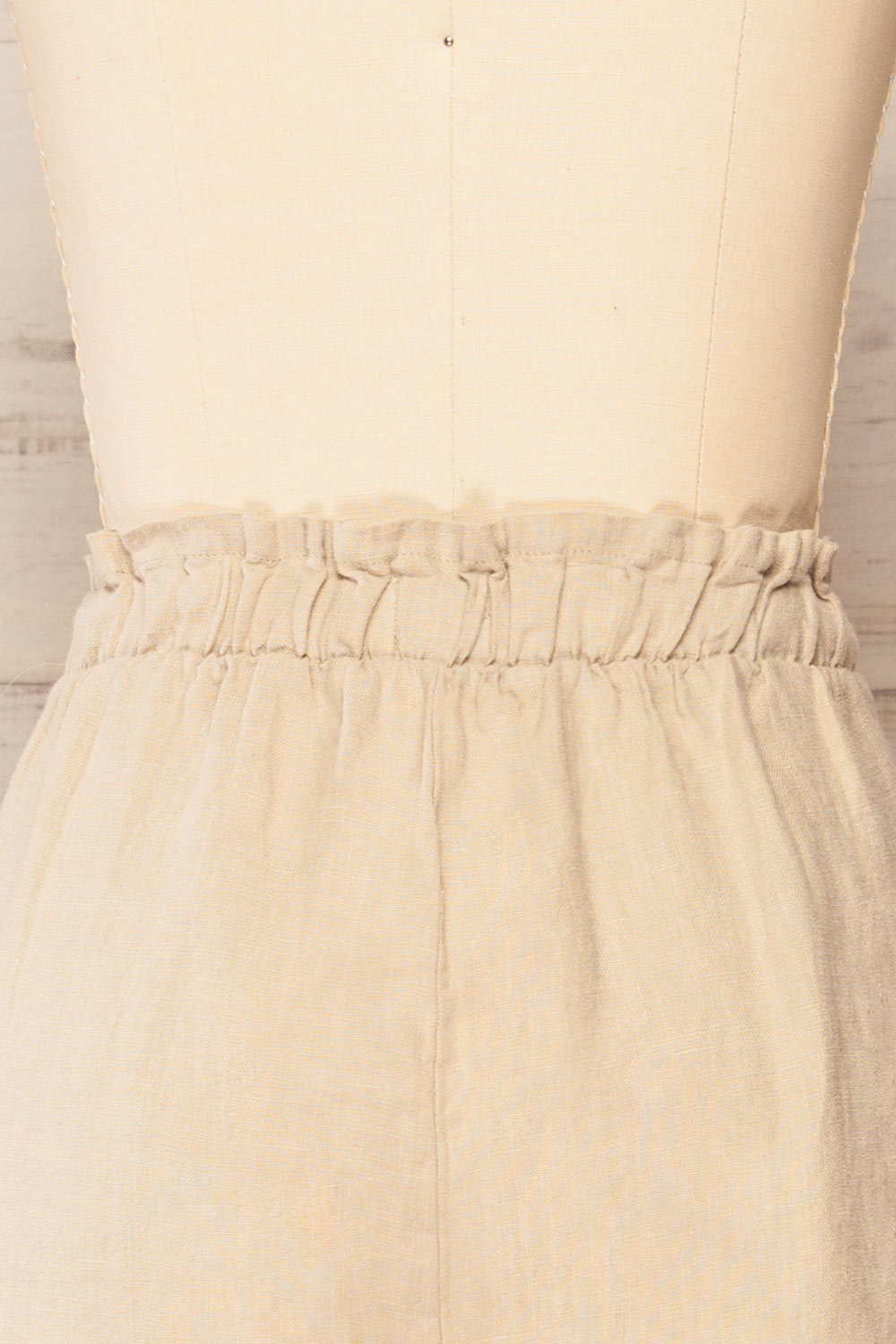 Valderice High-Waisted Shorts w/ Elastic Waist | La petite garçonne back close-up