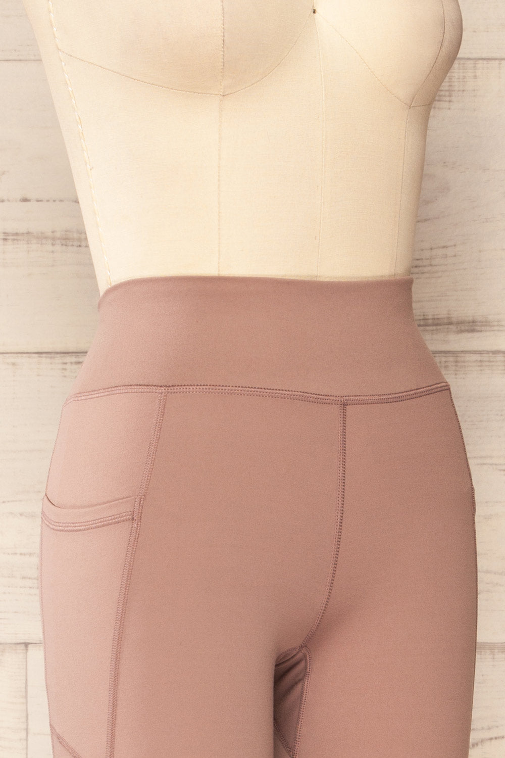 Valmiera Mauve Sports Leggings | La petite garçonne side close-up
