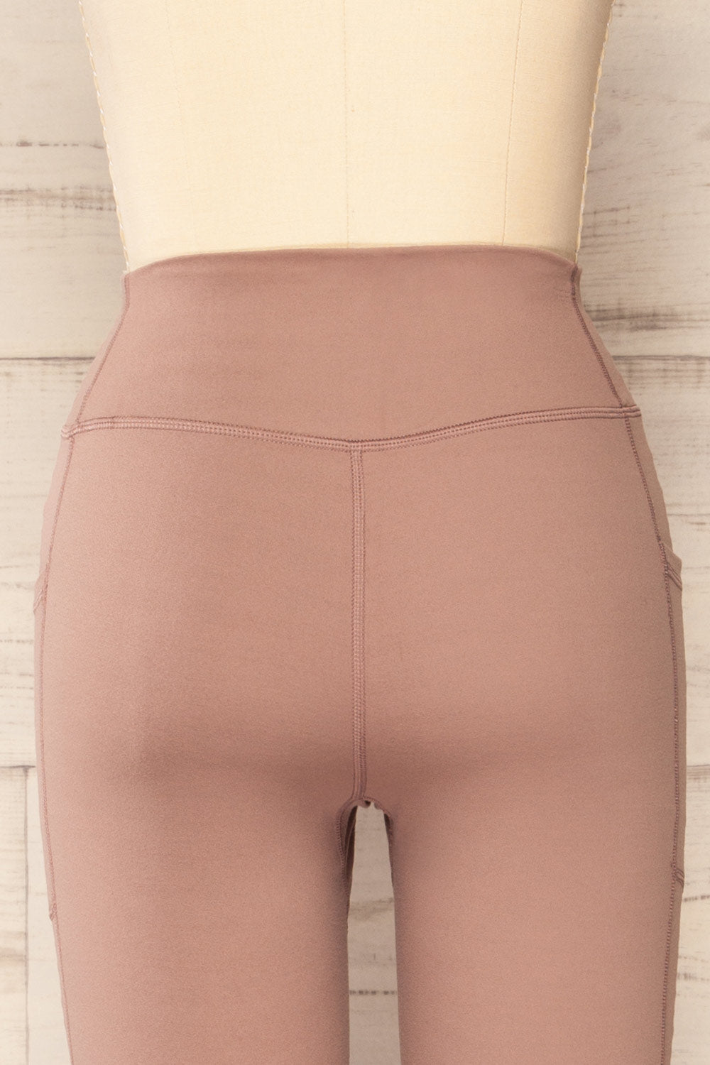 Valmiera Mauve Sports Leggings | La petite garçonne back close-up