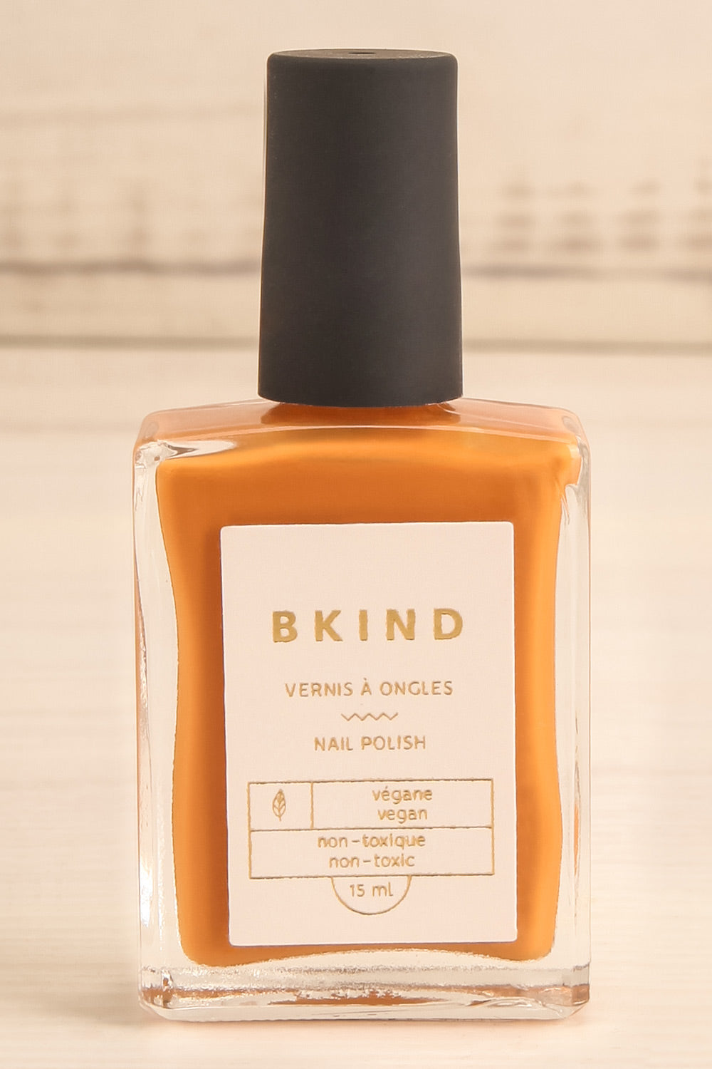 Vernis Val d'Or Nail Polish | La petite garçonne close-up