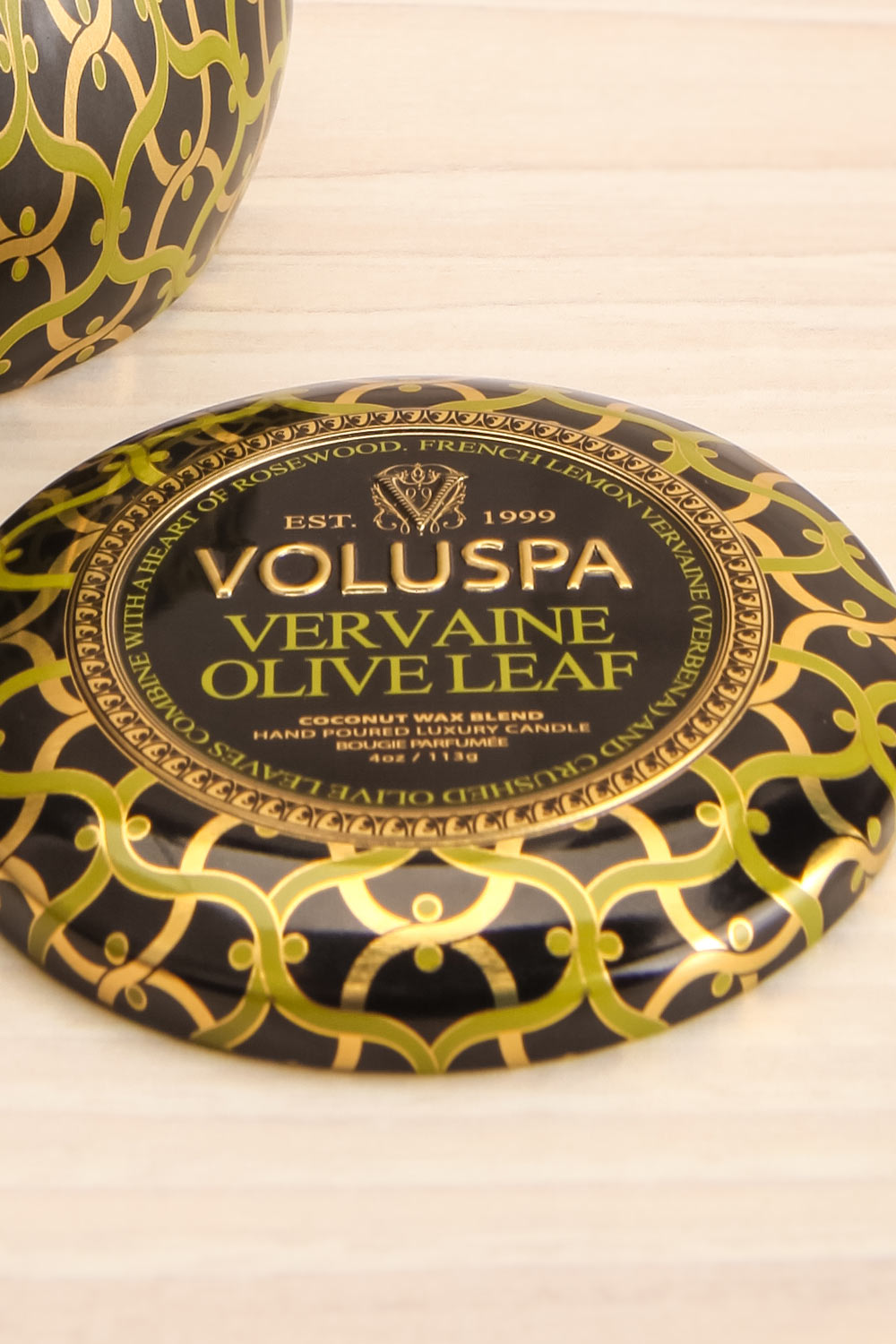Mini Tin Candle Vervaine Olive Leaf | La petite garçonne lid close-up