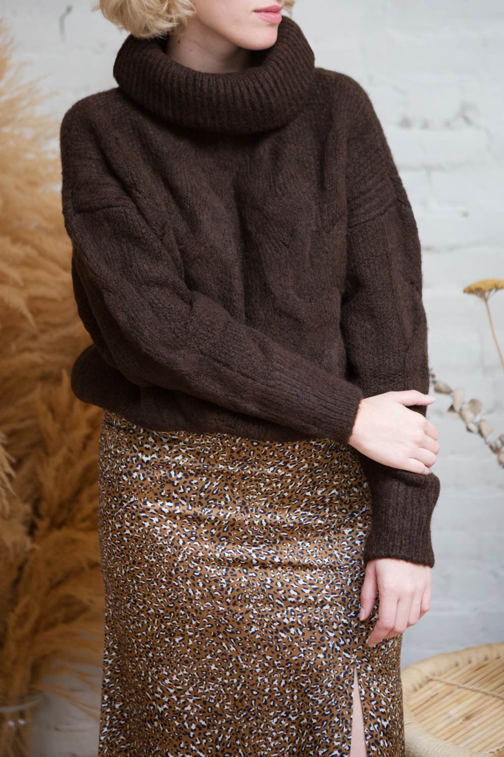 Poitiers Leopard Print Satin Skirt w/ Slit | La petite garçonne rapprocher