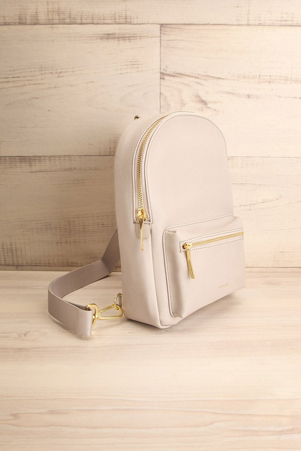 Voasa Grey Vegan Leather Backpack | La petite garçonne