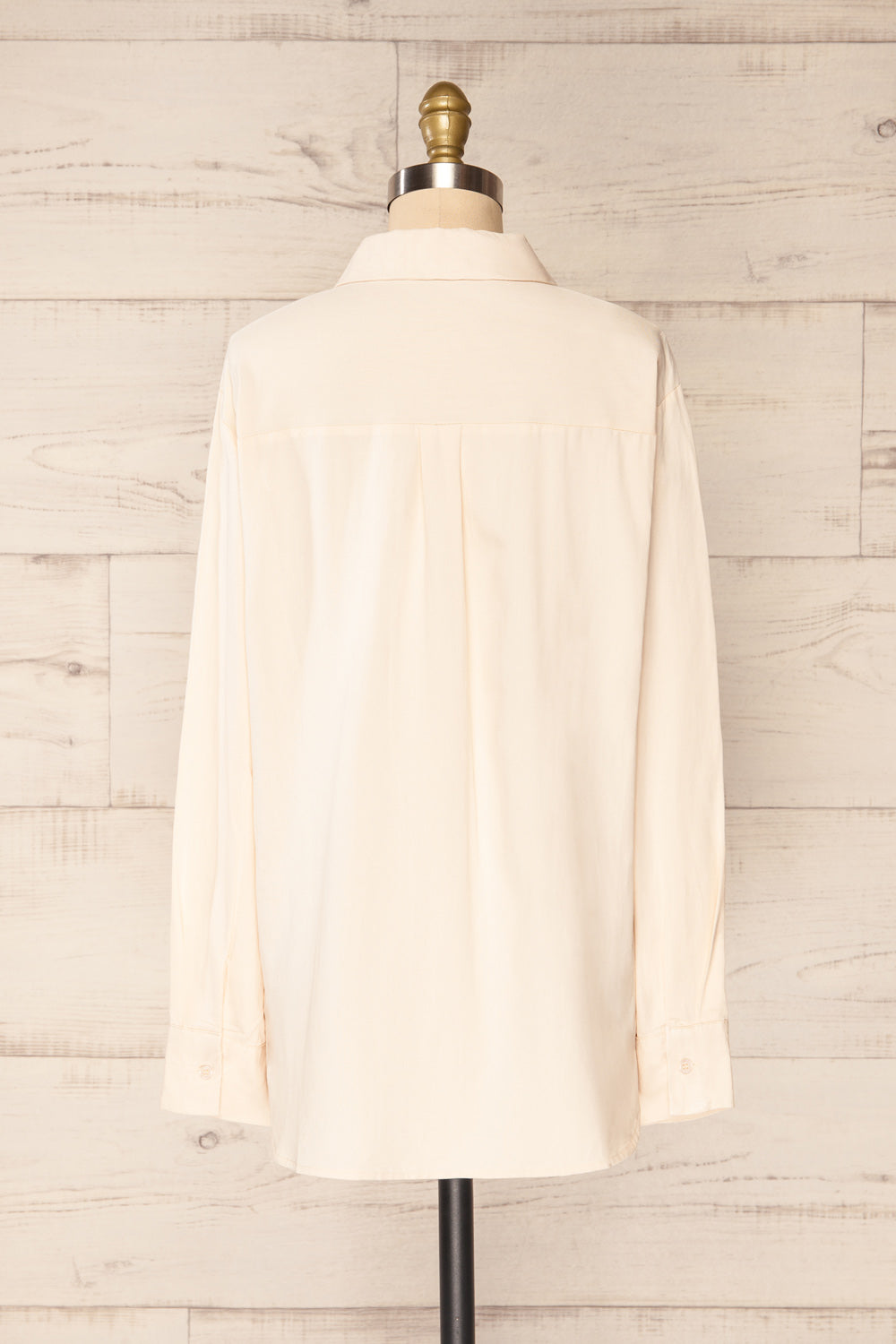 Vrawerty Long Sleeve Button-up Shirt w/ Pockets | La petite garçonne back view