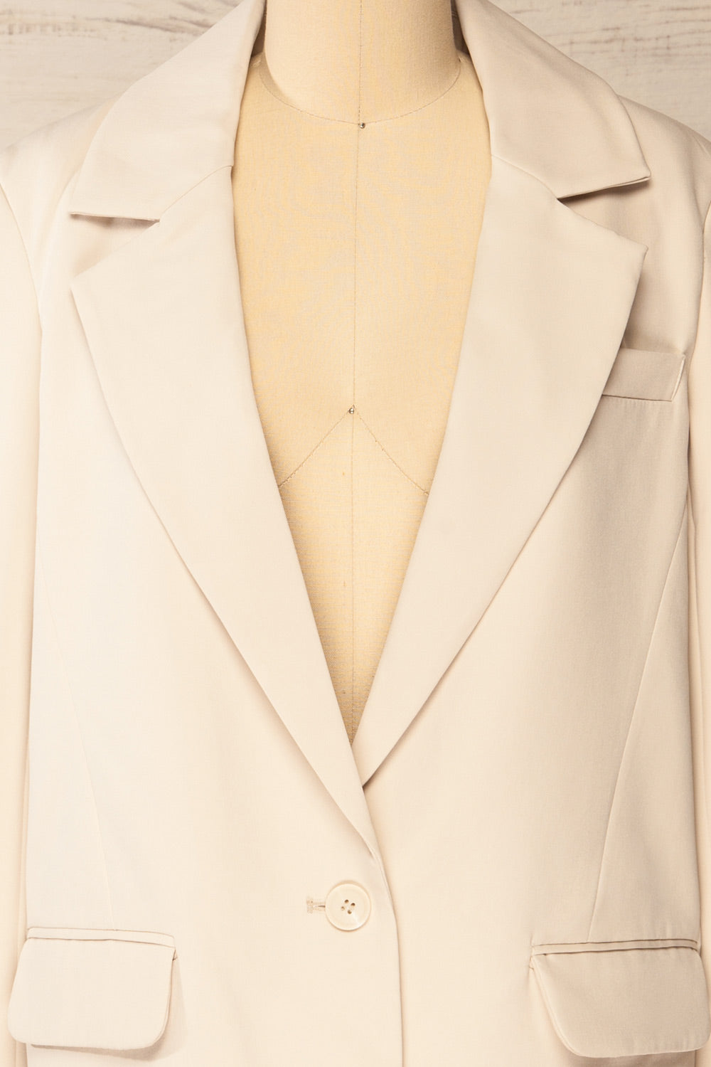 Weston Beige Oversized Blazer | La petite garçonne front close-up