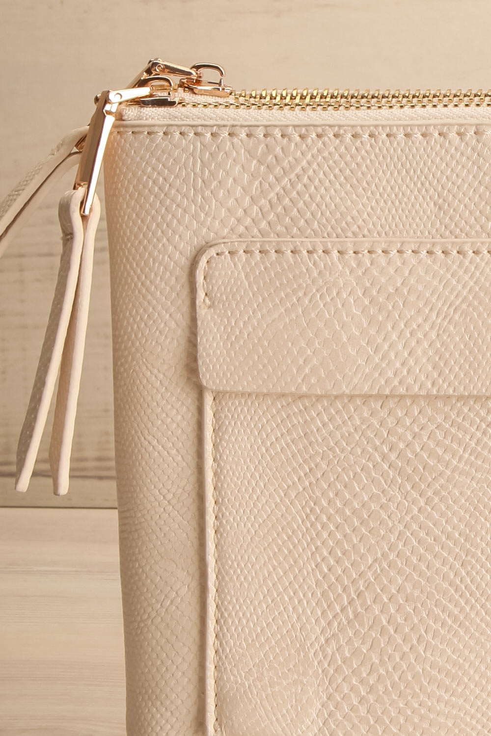 Wunderbar Snake Pattern Crossbody Bag | La petite garçonne front close-up