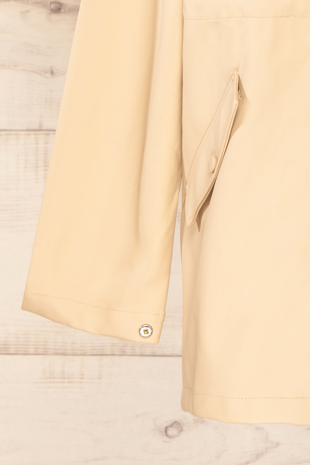Xito Beige Raincoat w/ Waist Drawstring | La petite garçonne sleeve close-up