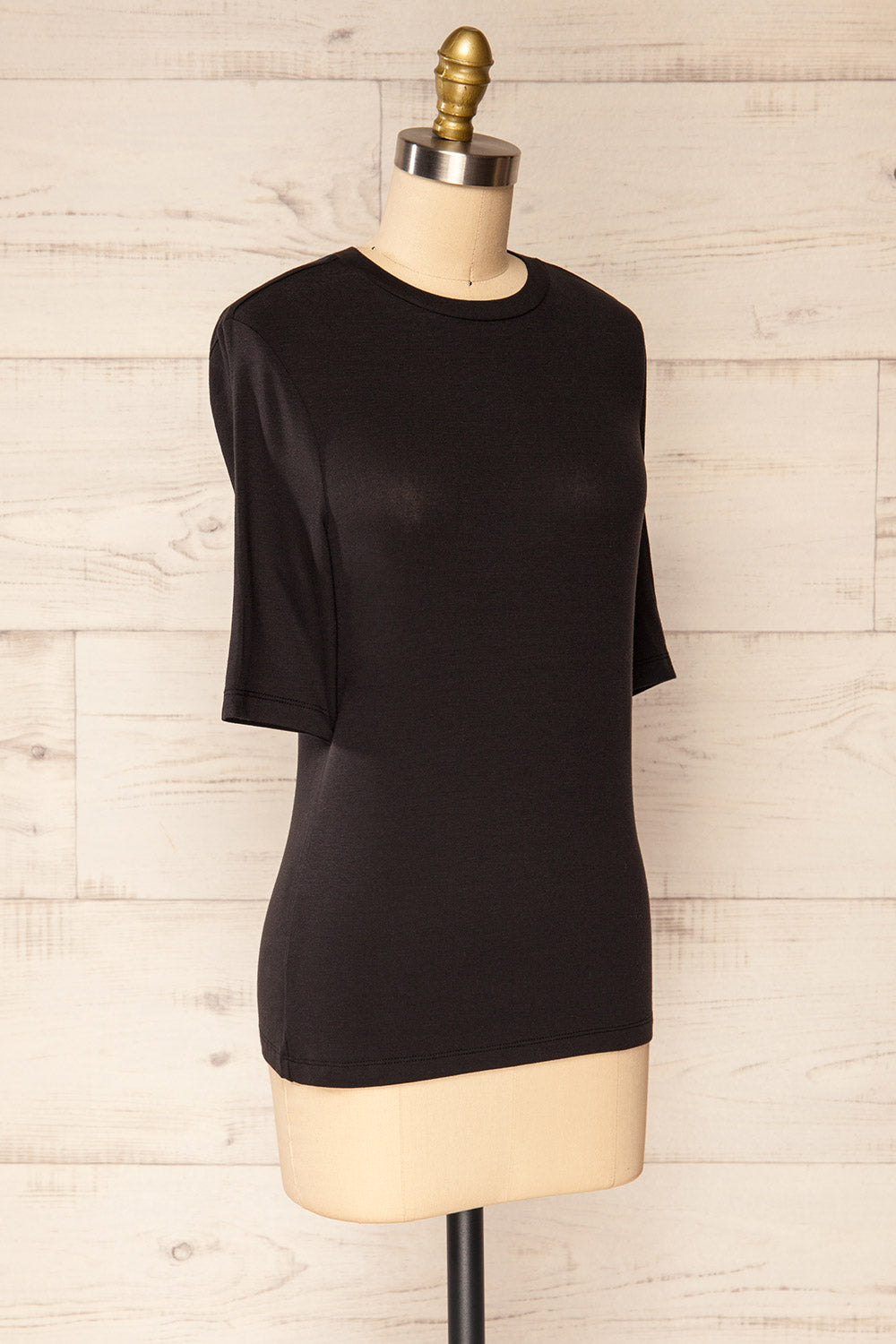 Yuna Black Fitted T-Shirt | La petite garçonne side view