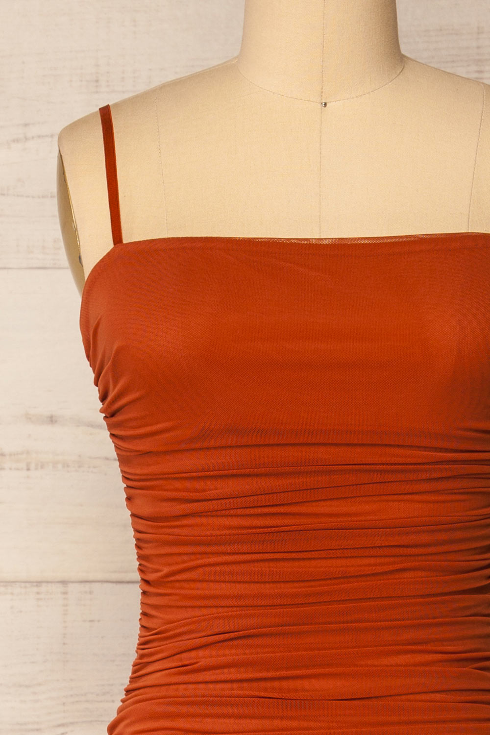 Yurtof Rust Fitted Ruched Midi Dress | La petite garçonne front close-up