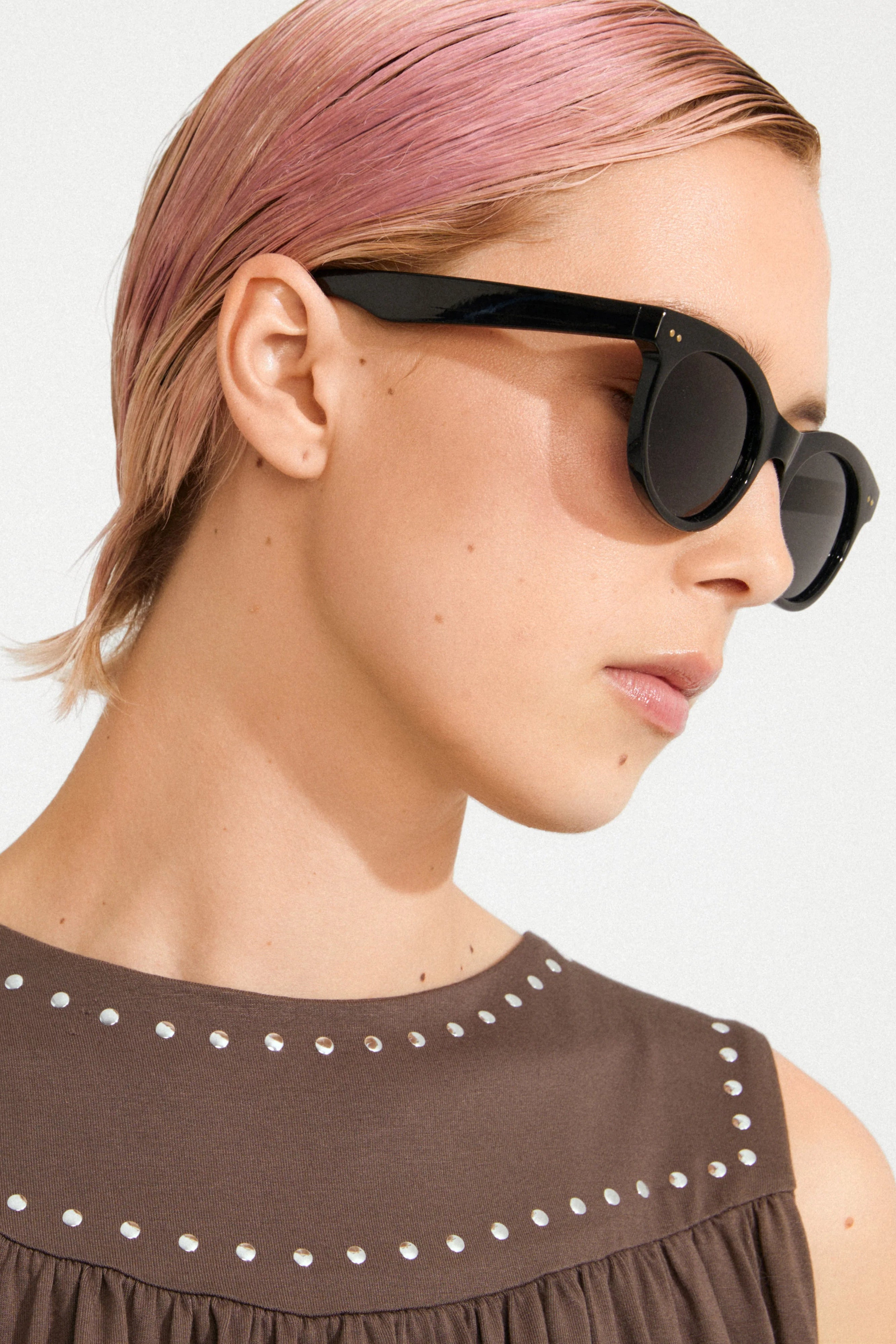 woman wearing the Jelena Black Circular Sunglasses by Pilgrim 
