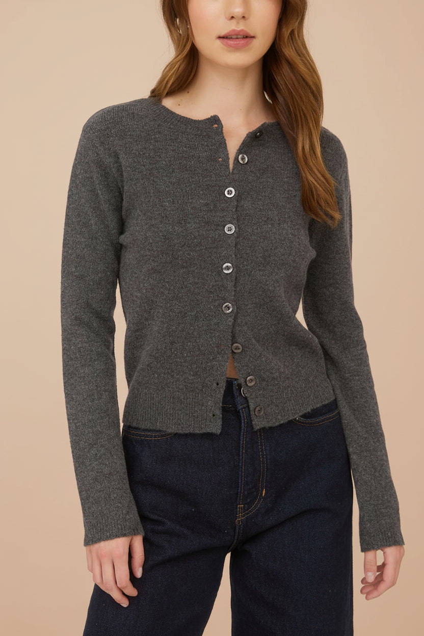 Andenes Grey Buttoned-Up Cardigan | La petite garçonne front model