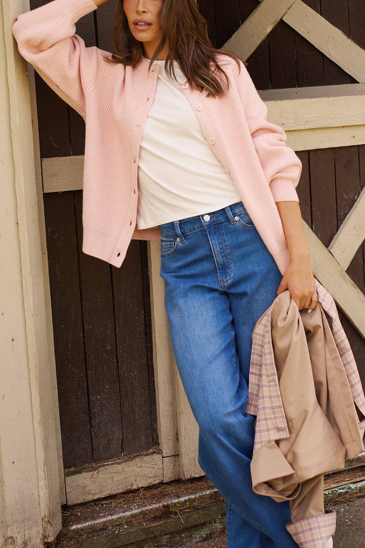 a woman wearing Dailystory Alayna Pink Oversized Knit Cardigan from La petite garçonne