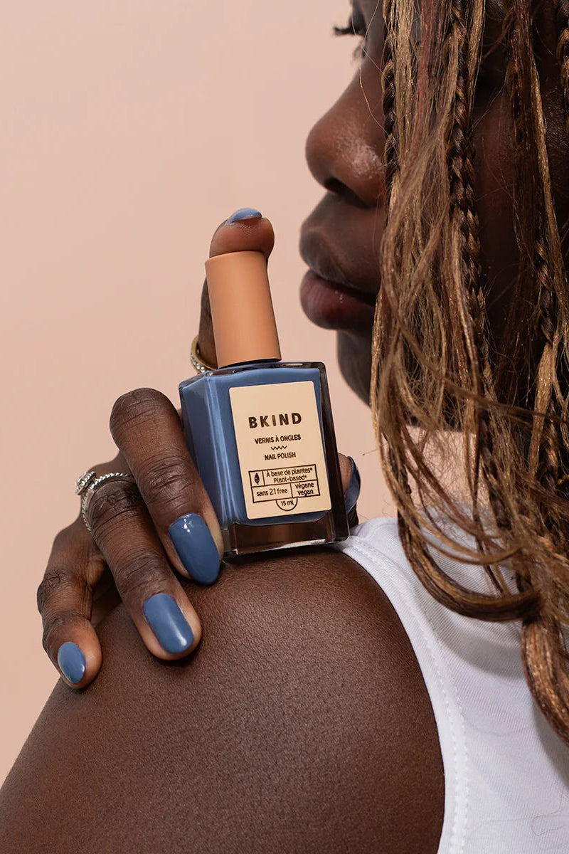 Broue dans L'Toupet | Vernis à Ongles Bleu