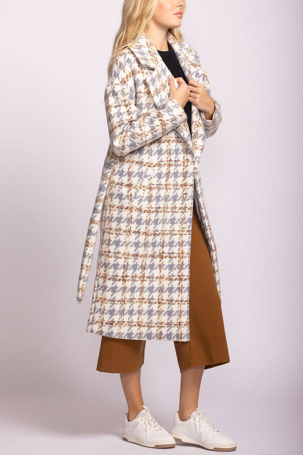 Conakry Long Houndstooth Coat | La petite garçonne side model