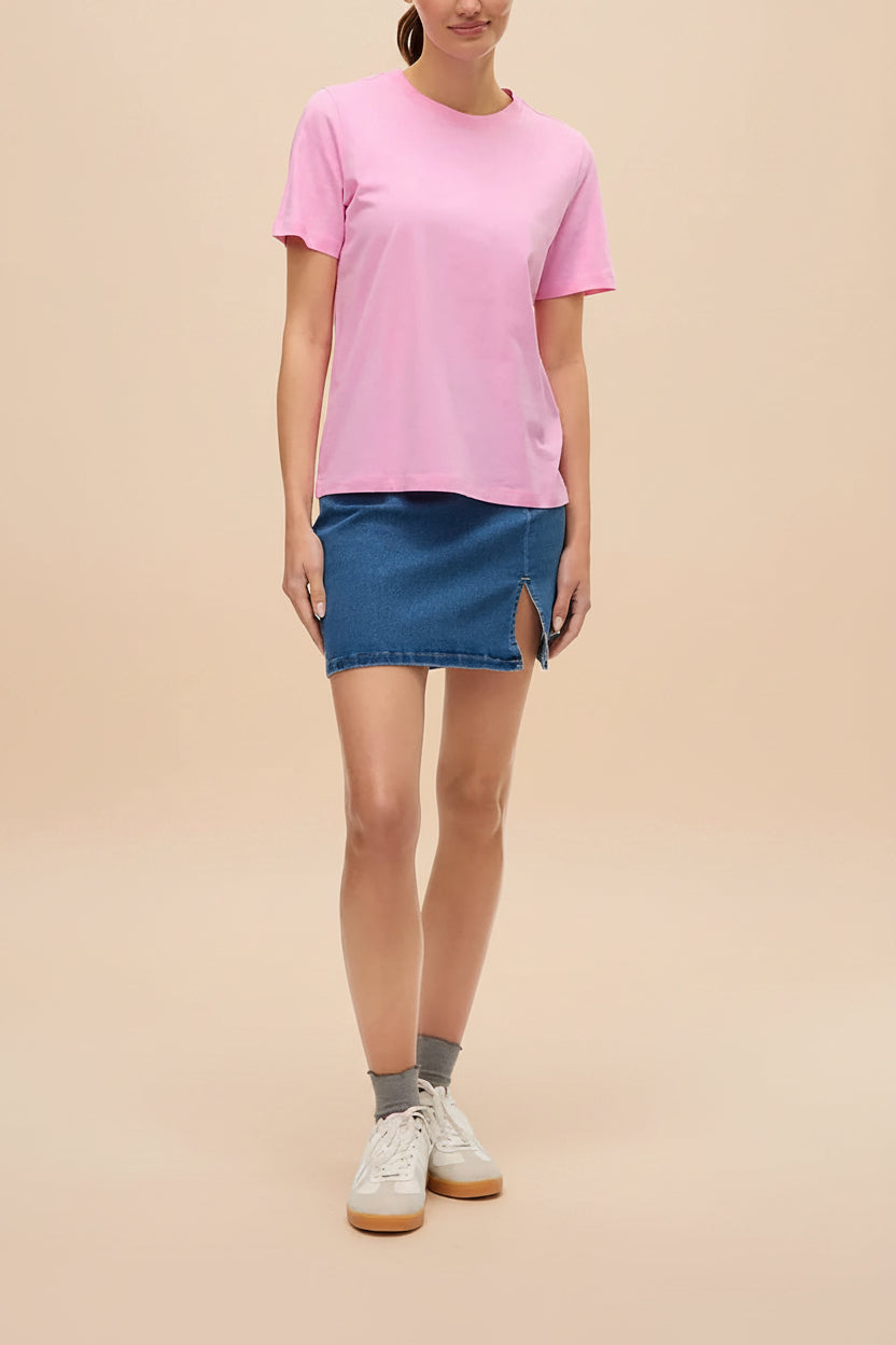 view of a woman wearing Dumka Pink Cotton T-Shirt with Short Sleeves from La petite garçonne