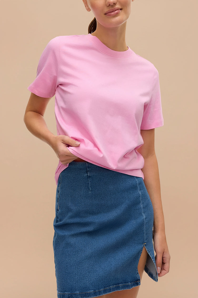 front of a woman wearing Dumka Pink Cotton T-Shirt with Short Sleeves from La petite garçonne
