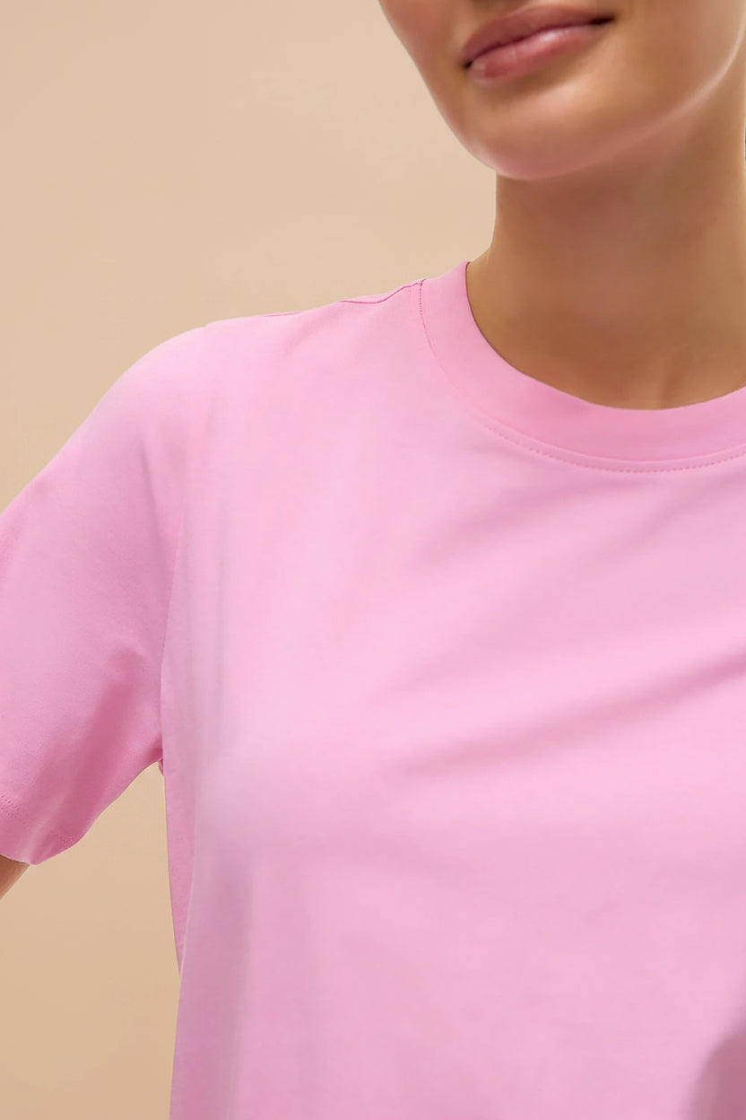 close-up of a woman wearing Dumka Pink Cotton T-Shirt with Short Sleeves from La petite garçonne