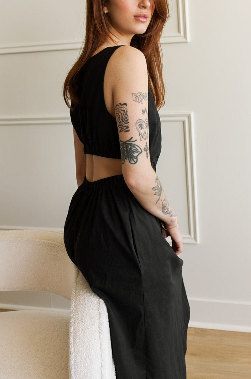 Dailystory Eleonor Black Midi Dress w/ Cut-Out | La petite garçonne back on model