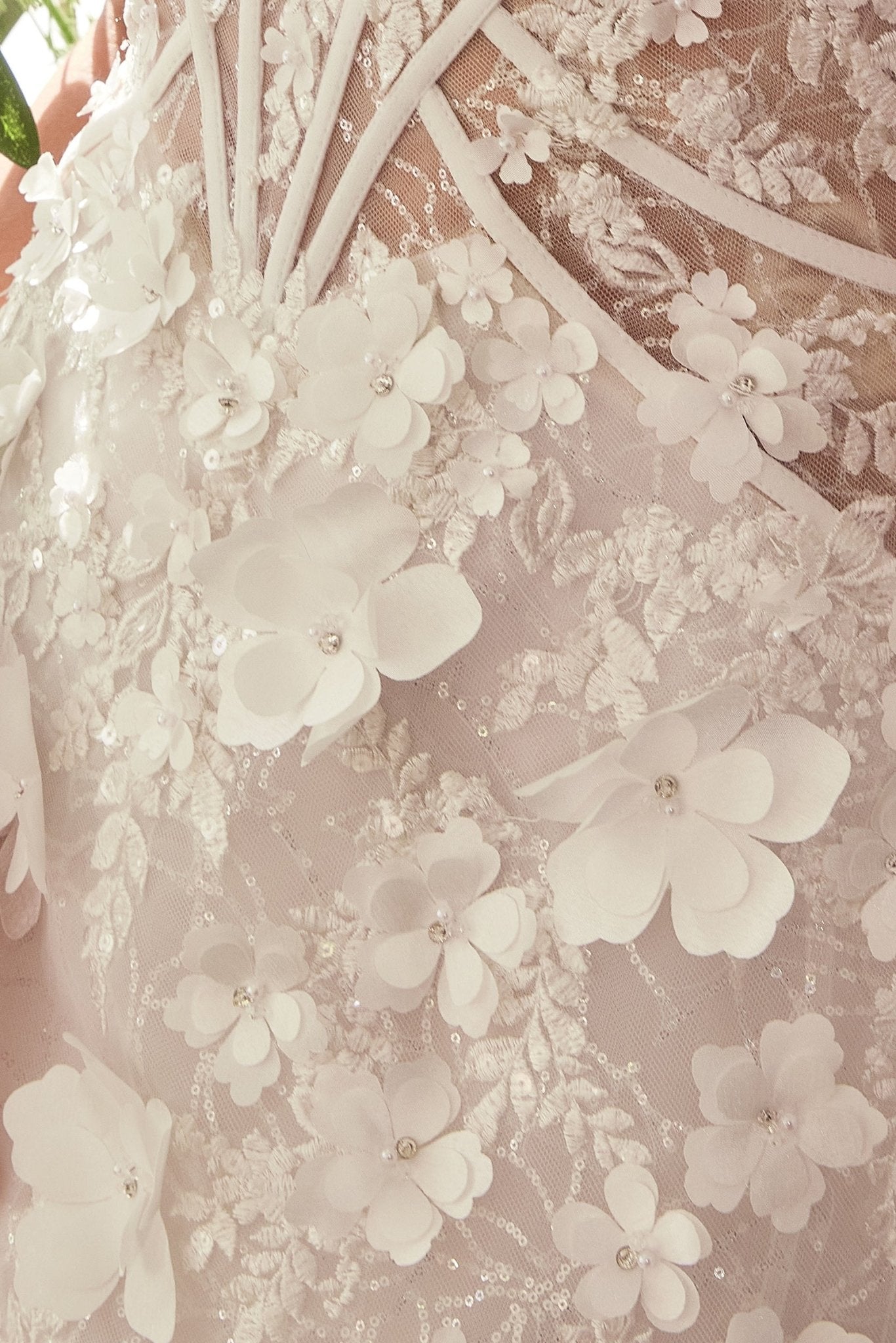 Gwenyth Short Ivory Dress with Floral Appliqué | Boudoir 1861 détails