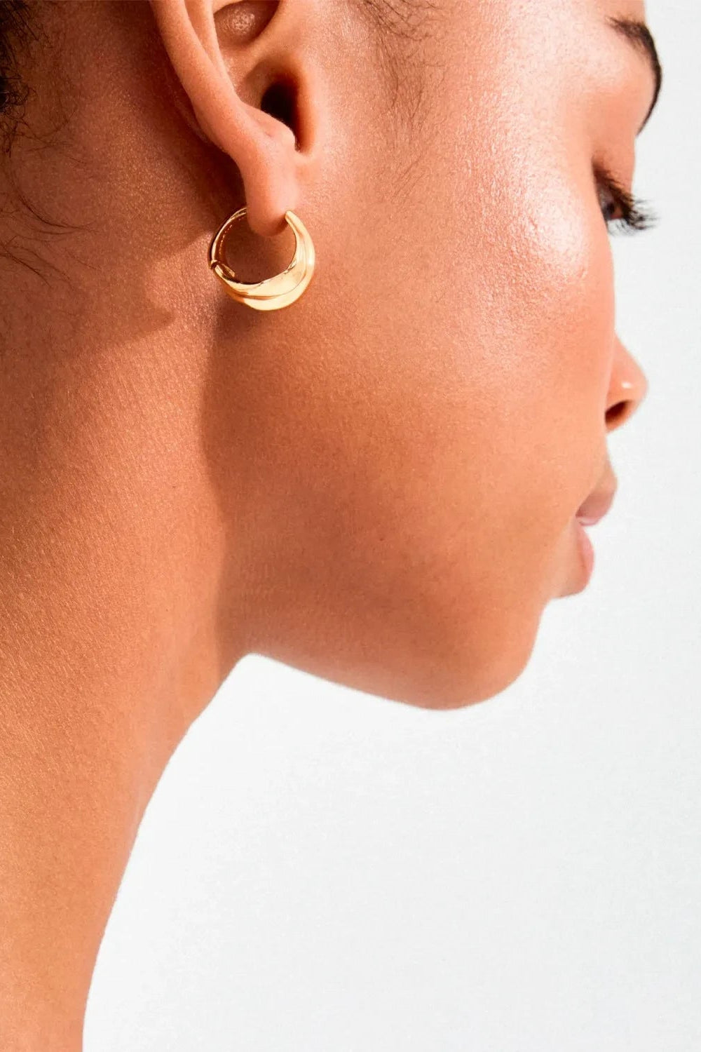 Johnnie Gold | Wavy Hoop Earrings by Pilgrim
