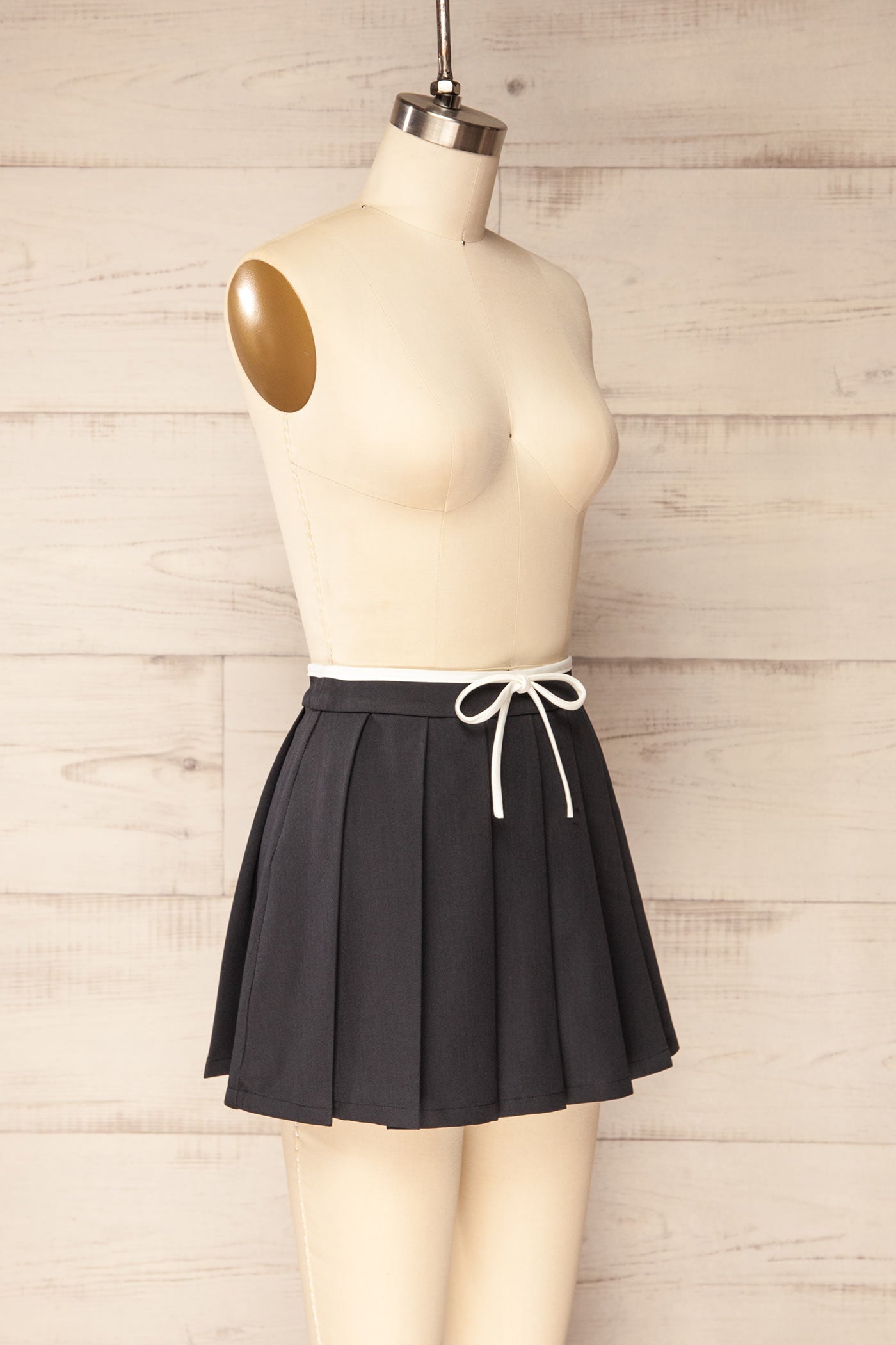 Kollam Navy Pleated Skort with Contrast Bow | La petite garçonne side view