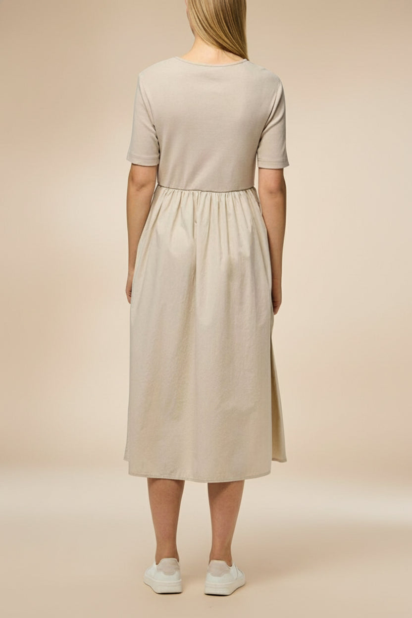 Langtang Midi Beige Tee Dress | La petite garçonne model
