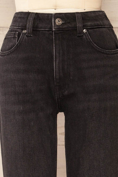 Pleven Black High-Waisted Straight Leg Jeans | La petite garçonne front close-up