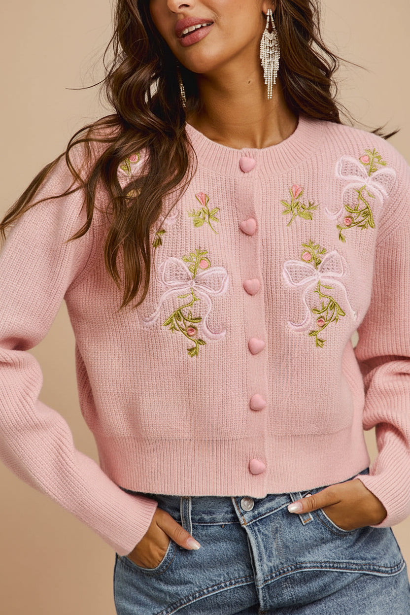 Rosaleen | Cardigan Rose Écourté en Tricot avec Boutons en Cœur