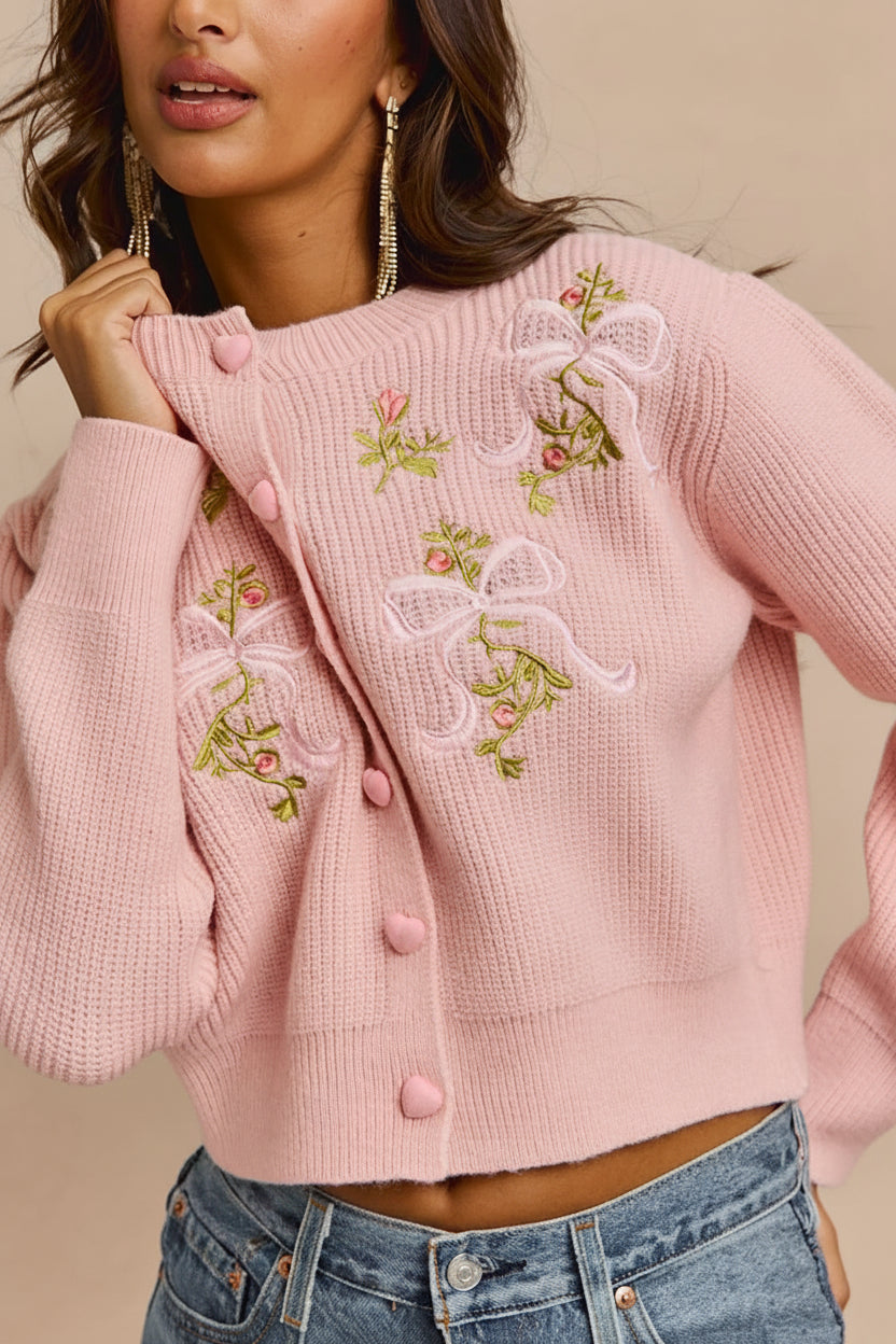 Rosaleen | Cardigan Rose Écourté en Tricot avec Boutons en Cœur