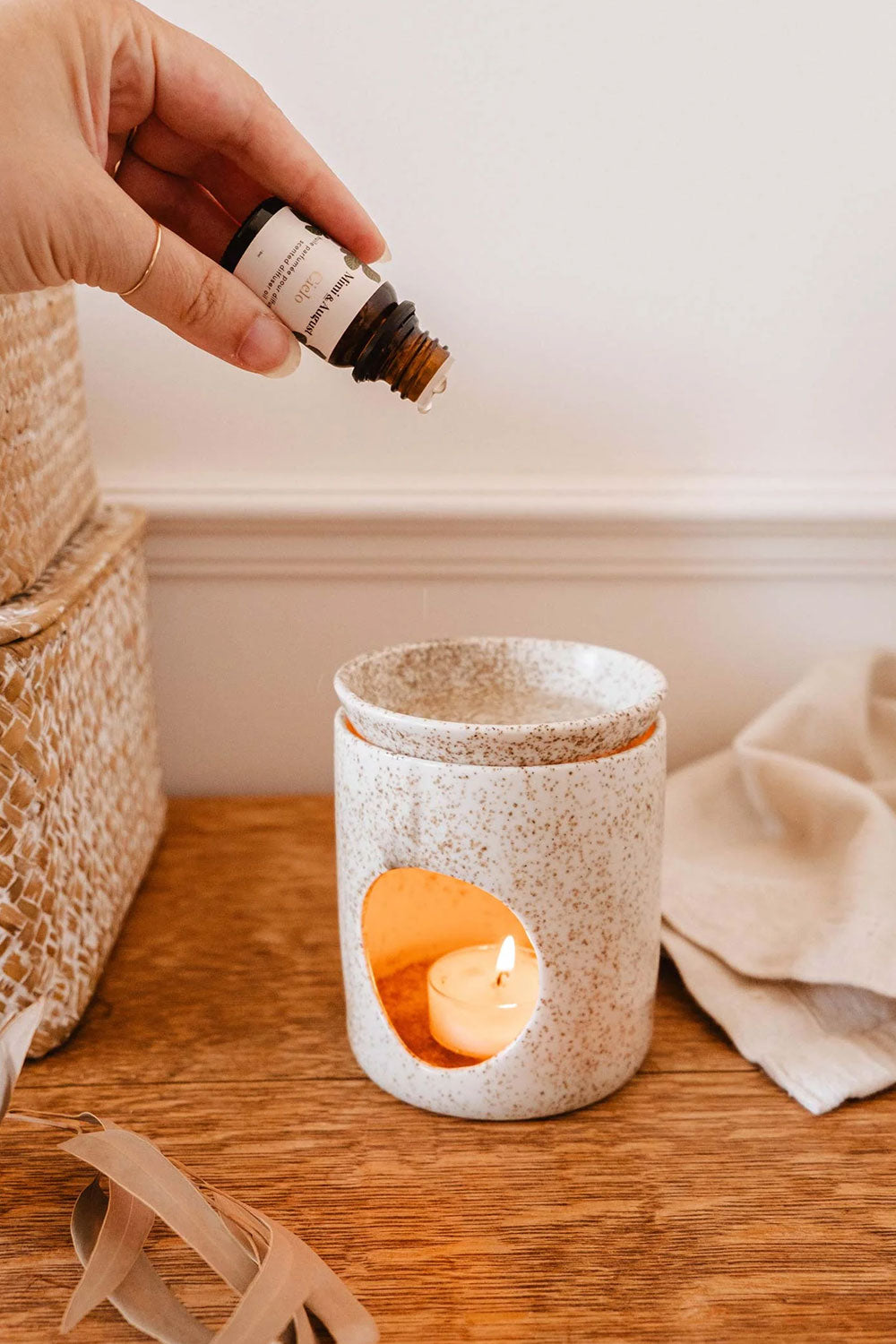 Sweet figs, cassis, and warm amber oil for diffusers Cielo from Mimi & August