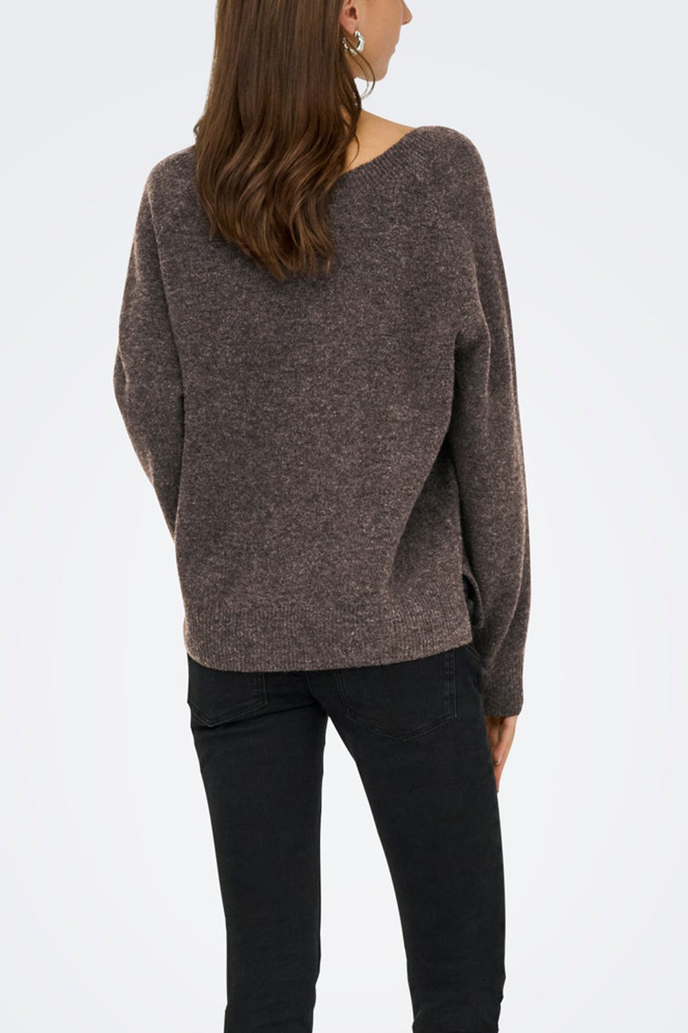 Temora Oversized Brown V-Neck Sweater | La petite garçonne back model